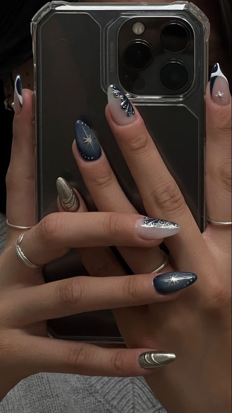 #metallic #stars #acrylic #nails #beautiful #blue #silver #aura #almond #nailart #art Blue And Silver Nails, Paznokcie Hello Kitty, Kutek Disney, Nagellack Trends, Manikur Kuku, Nagel Tips, Casual Nails, Makijaż Smokey Eye, Blue Nail