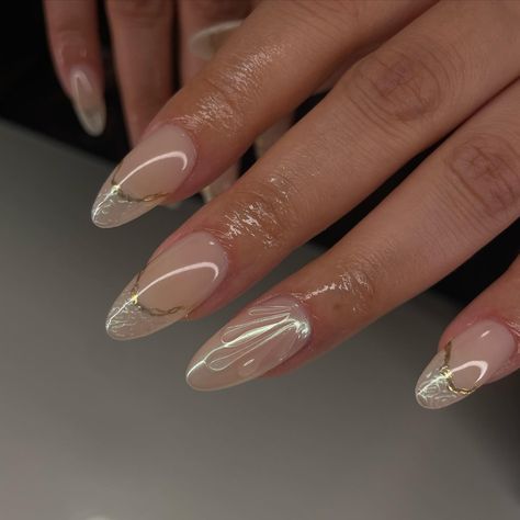 These are so pearly🥰😍 Ib: @traciethetech #nails #nailtech #gelx #gelxnails #seashellnails #chromenails #summer #nailsnailsnails #nailart #naildesign #nailaddict #nailporn #nailinspo #vancouver Pearly Nails, Seashell Nails, Inspiration Nails, French Tip Acrylic Nails, Work Nails, Painted Ladies, Casual Nails, Mermaid Nails, Pearl Nails