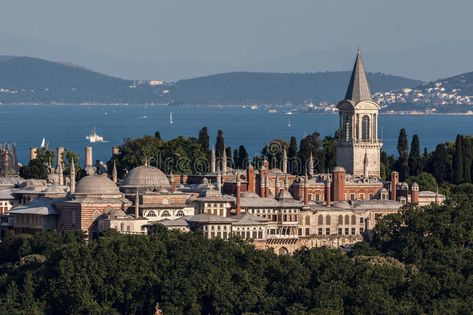 Topkapi Palace Istanbul, Topkapi Palace, Cute Horse Pictures, Cute Horses, A Hill, Horse Pictures, Istanbul Turkey, The Horizon, Wonders Of The World