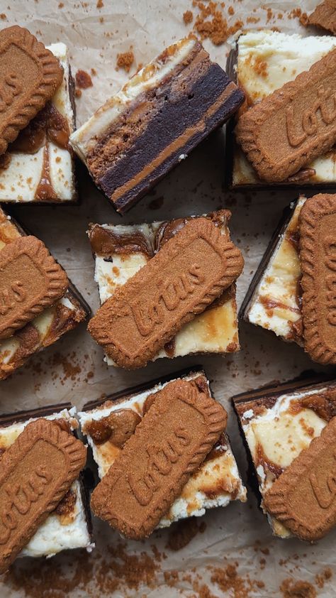 Lotus Cheesecake Brownie | Food By Remi Lotus Brownies, Basque Cake, Oreo Cookie Dough, Blondies Cookies, Lotus Cheesecake, Cheesecake Brownies Recipe, Cafe Recipes, Cheesecake Brownie, Biscoff Cheesecake