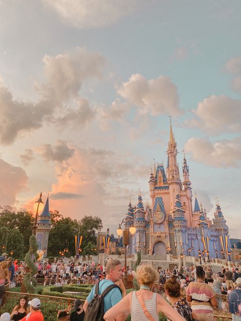 Disney Vacation Aesthetic, Disney Summer Aesthetic, Disney Park Aesthetic, Disney Parks Aesthetic, Aesthetic Disney World, Disney World Photos, Disney Core, Disney World Aesthetic, Disney Poses