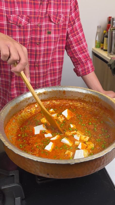 Cooking Studio - Dhaba Style Mutter Paneer - Cottage cheese with peas gravy Mutter Paneer Recipe, Ginger Garlic Paste, Tomato Puree, Cup Of Milk, Fenugreek Leaves, Indian Recipe, Cheese Cubes, Mustard Oil, Paneer Recipes