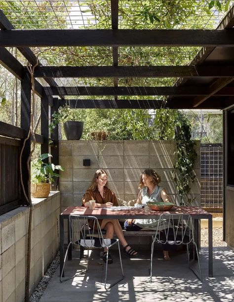 A Prototype For Accessible + Responsible Housing In The Suburbs Japanese Inspired Home, Sustainable Housing, Brisbane Architects, Living Architecture, Victorian Townhouse, Modernist Architects, Top Architects, Most Beautiful Gardens, Australian Architecture