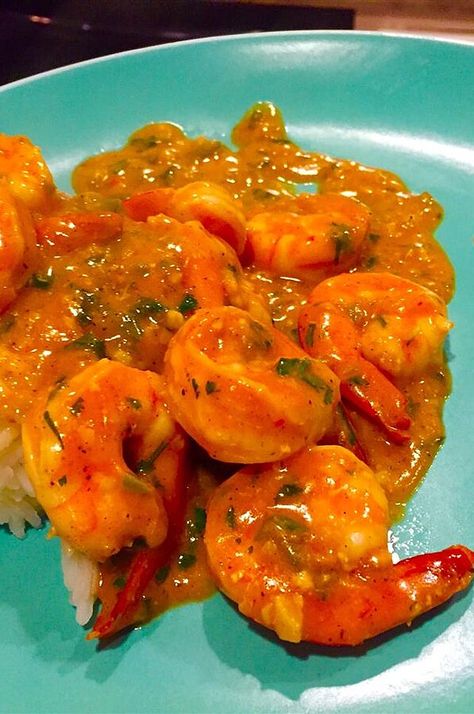 Indian Stir-Fried Shrimp in Cream Sauce (Bhagari Jhinga) | "Fabulous dish! I have found a few recipes that I consider restaurant quality and this is definitely one of them." #dinnerideas #dinnerrecipes #familydinnerideas #shrimp #shrimprecipes #howtocookshrimp Jhinga Recipe, Shrimp In Cream Sauce, Desi Khana, Calamari Recipes, Prawn Curry, Yummy Dishes, Num Num, Shrimp Dishes, Fried Shrimp