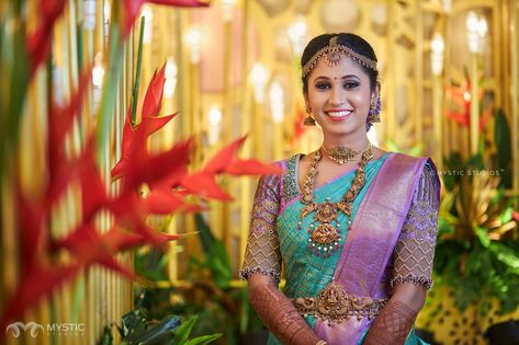 A Kongu Wedding With Inimitable Floral Décor - MysticStudios Kongu Wedding Bride, Kongu Wedding, Bridal Image, South Indian Bride Saree, Bride Saree, Cutwork Blouse, Kundan Jewellery Bridal, Artistic Wedding Photography, Saree Jewellery