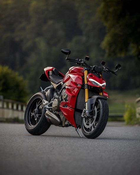 Ducati Streetfighter V4, Ducati Motor, Ducati Streetfighter, Motorcross Bike, Italian Motorcycles, Pretty Bike, Ducati Motorcycles, Ducati Panigale, Motor Bikes