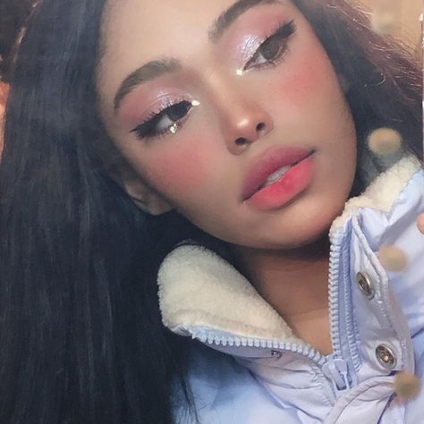 zoë ♥╭╮♥ on Instagram: “happy new year 👼🏽” Kawaii Makeup, Alternative Makeup, Cute Makeup Looks, Makeup Goals, Makati, Grunge Hair, Girls Makeup, Pretty Makeup, Artistry Makeup