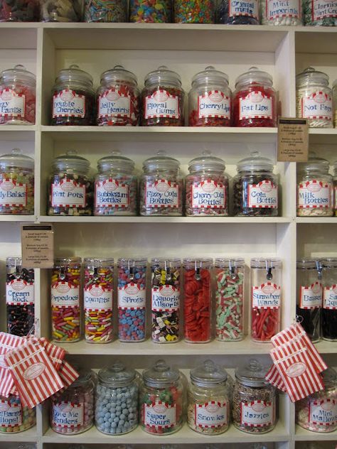 Sweet Shop Window Display, Old Fashioned Sweet Shop, Store Display Ideas, Business Plan Design, Candy Store Display, Jar Display, Interior Window, Orange Box, Old Fashioned Candy