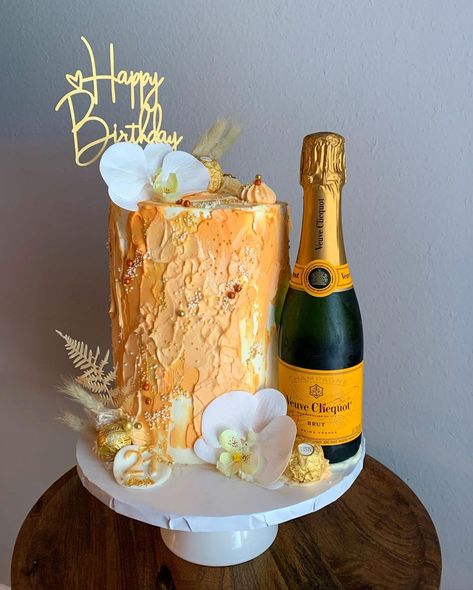 Orlando Custom Cakes & Sweets on Instagram: “• BRIGHT, BOLD & ORANGE • Absolutley in love with this bold and bright cake ! No better way to ring in your birthday than with…” Veuve Birthday Cake, Veuve Clicquot Cake, Orange Birthday Cake, Orange Cakes, Bright Cakes, Veuve Clicquot Champagne, Orange Birthday, Brunch Decor, 21st Cake