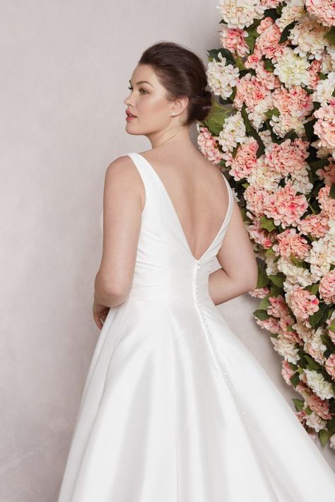 44080 Sincerity by Justin Alexander Wedding Dress bridal gown sweetheart V neck wrap ruching ruched Plain Satin Mikado A Line Full skirt Bournemouth Dorset Ringwood Hampshire Wiltshire Poole Christchurch New Forest Isle of Wight Wimbourne Dorchester 2 be wed wedding bride classic simple elegant plain Sincerity Wedding Dress, Gown With Pockets, Plus Size Ball Gown, Justin Alexander Wedding Dress, Flared Dresses, Plain Wedding Dress, Sincerity Bridal, How To Dress For A Wedding, Sheath Wedding Gown