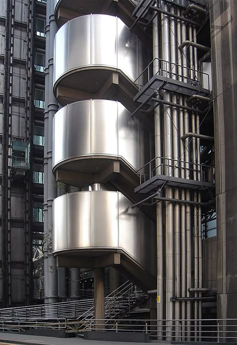 Lloyds HQ, London, Richard Rogers Hi Tech Architecture, Structural Expressionism, Future London, Steel Architecture, Richard Rogers, Peter Zumthor, Genius Loci, London Architecture, Industrial Architecture