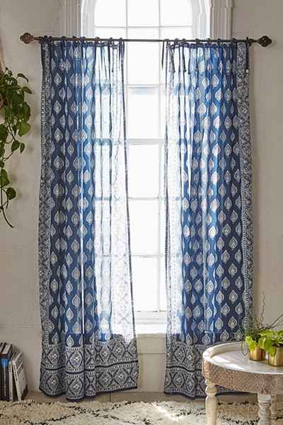 Cortina Boho, Urban Outfitters Curtains, Urban Outfitters Home, Ethnic Home Decor, Diy Apartment Decor, Trendy Bedroom, Home Curtains, Indian Home Decor, Curtain Designs