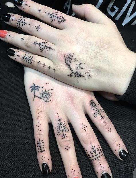 @𝘦𝘮𝘮𝘪𝘦𝘭𝘰𝘶𝘪𝘴𝘦 ☽ Anime Hand Tattoo, Cool Finger Tattoos, Hand Tattoo Ideas, Tato Henna, Tatoo Inspiration, Finger Tattoo For Women, Finger Tats, Hand And Finger Tattoos, Pretty Hand Tattoos