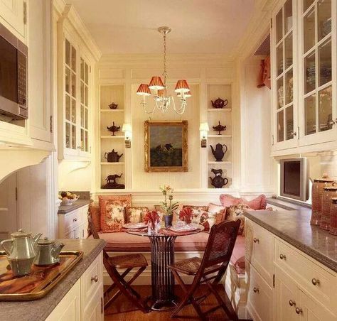 Cosy Table Nook, Teapot Display, Color Cabinets, Eating Nook, Charming Apartment, Kitchen Cozy, Breakfast Rooms, Kitchen Banquette, Cozy Breakfast