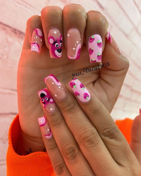 Floral Nails 2023, 90s Cartoon Nails Acrylic, Summer Floral Nails, Summer Nails 2023 Color Trends, Nails 2023 Color Trends, Beach Nails Art, 2023 Color Trends, Disneyland Nails, Fun Halloween Nails