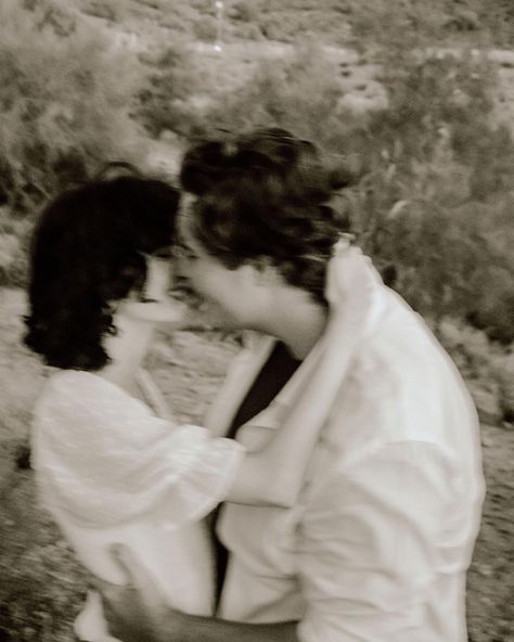 engagement photos, engagement photography, b&w photo, blurry photo, b&w aesthetic, engagement, engagement inspo, couple, young couple, couple aesthetic Aesthetic Engagement, Engagement Inspo, Photo B, Young Couple, Bw Photo, Couple Aesthetic, Photography Inspo, Couple Pictures, Engagement Photography