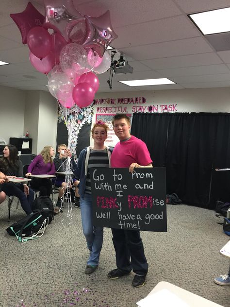 Pink Homecoming Proposal Ideas, Pink Promposal Ideas, Pink Prom Proposal, Balloon Promposal, Pink Hoco Proposal, Candy Promposal, Barbie Promposal, Prom Posters Proposal Friends, Posters For Asking Someone To A Dance