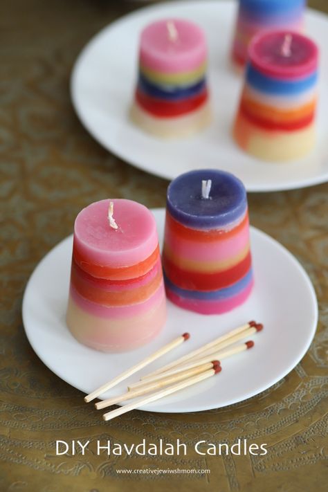 Shabbat Crafts, Upcycled Candles, Havdalah Candle, Candle Upcycle, Striped Candles, Jewish Crafts, Everyday Crafts, Jewish Festivals, Hebrew School