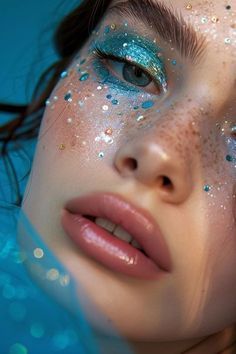 Blue Glitter Eyeshadow, Eyeshadow As Eyeliner, Turquoise Eyeshadow, Eras Outfit, Blue Eyeshadow Looks, Maquillage On Fleek, Creative Shoot, Fun Makeup, Magical Makeup