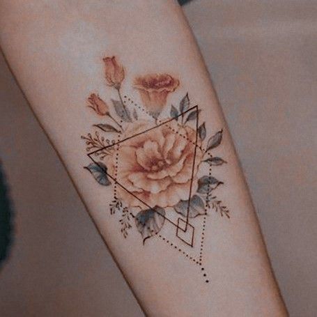 #CoolTattoos #TattooArt #InkMaster #TattooDesigns #InkedUp #TattooLovers #InkInspiration #TattooIdeas #CreativeInk #TattooStyle Rib Tattoos For Women Quotes, Snowman Tattoo, Small Geometric Tattoo, Flowers Tattoos, Rib Tattoos For Women, Mystical Tattoos, Armband Tattoos, Flower Wrist Tattoos, Anklet Tattoos