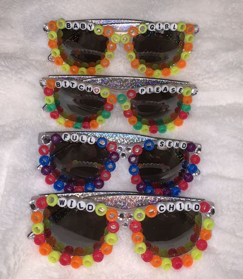 Letter Bead Sunglasses, Bead Glasses Diy Ideas, Beaded Glasses Diy, Words On Sunglasses, Decorated Sunglasses Diy, Bead Sunglasses Diy, Sunglasses Beads Diy, Bead Glasses Diy, Sunglasses Decoration Diy