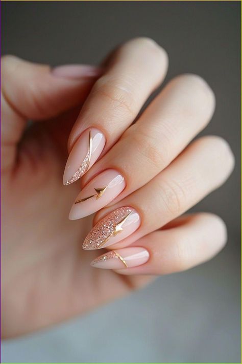 Nude Nails With Designs Art Ideas, Natural Design Nails, Nude Nails Design Ideas, Simple Boho Nails, Nail Cute Design, Nails Nude Ideas, Nail Design Sparkle, Natural Look Nails, Pretty Nude Nail Designs