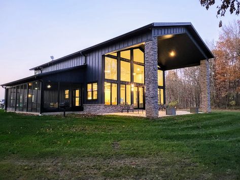 Barndominium Indoor Outdoor Living, Dark Metal Barndominium, Glass Front Barndominium, Black Modern Barndominium, Modern Mountain Barndominium, Barndominium Ideas Open Concept, Lakehouse Barndominium, Lake Barndominium Ideas, Industrial Floor Plan