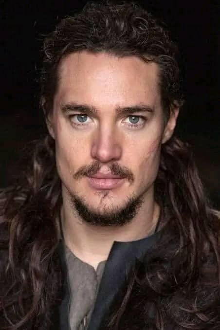 Alexander dreymon Alexander Dreymon Wife, The Last Kingdom Series, Uhtred Of Bebbanburg, Alexander Dreymon, Beautiful Comments, Ginger Men, The Last Kingdom, What A Girl Wants, Short Layered Haircuts