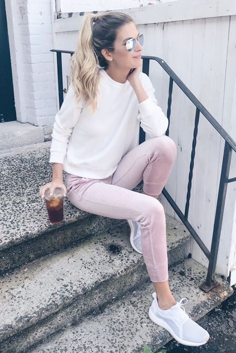 Velvet Blush Joggers for Fall Outfit Idea Pink Joggers Outfit, Navy Capsule Wardrobe, Oufits Casual, Joggers Outfit, Blush Tones, Outfits Verano, Cute Fall Outfits, Casual Winter Outfits, Outfit Inspo Fall