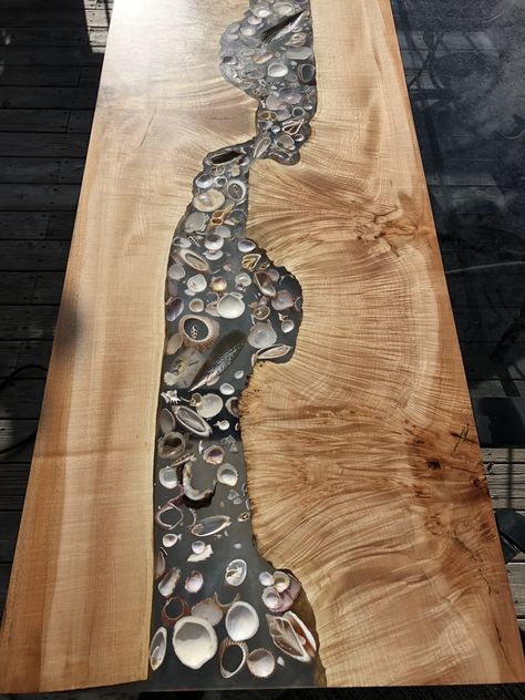 River resin sea 🌊 shell 🐚 table Wood Table Ideas, Resin Wood Table, Shell Table, Diy Resin Table, Used Outdoor Furniture, Wooden Outdoor Furniture, Wood Resin Table, Epoxy Wood Table, Wood Table Design