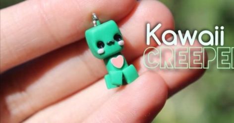 Minecraft character made from polymer clay Minecraft Clay Charms, Minecraft Polymer Clay, Minecraft Creepers, Kawaii Minecraft, Kawaii Clay, Creeper Minecraft, Frog Crafts, Clay Stuff, Polymer Crafts