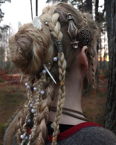 viking hair ♥️ Hairstyle Art, Viking Hairstyles, Viking Hair, Feb 4, Belly Dance, Vikings, Hair Wrap, A Photo, Dreadlocks