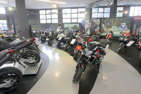 Motorcycle Showroom Interior, Motorcycle Showroom Design, Bmw Showroom, Motorbike Store, Aprilia Motorcycles, Motorcycle Store, Instagram Username Ideas, Motorcycle Dirt Bike, Motorcycle Shop