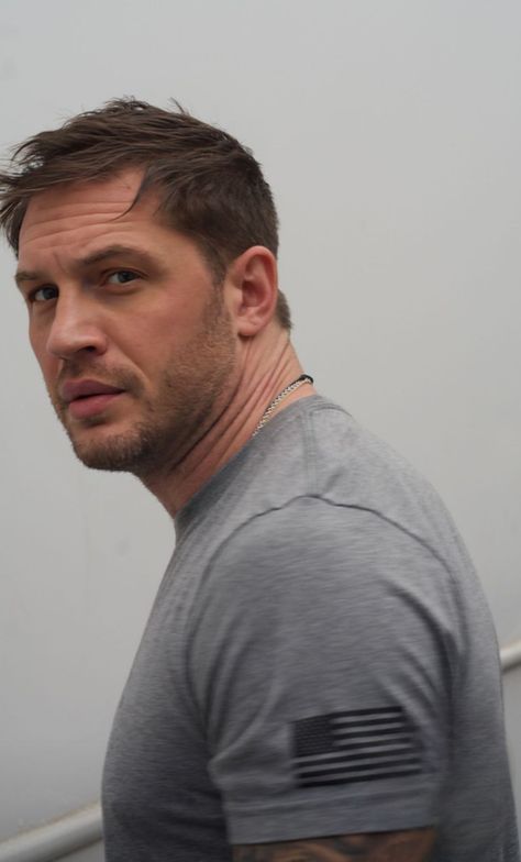 Tom Hardy Eddie Brock, Tom Hardy Wallpaper, Eddie Venom, Tom Hardy Tattoos, Tom Hardy Venom, Venom Eddie Brock, توم هاردي, Edward Thomas Hardy, Tom Hardy Haircut