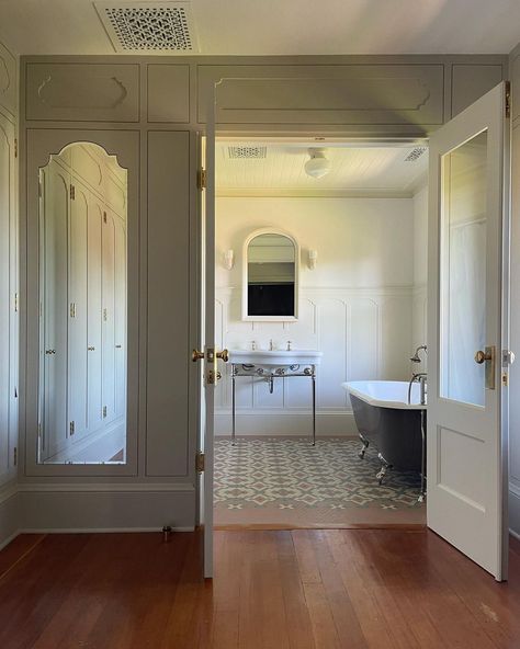 #mounttaborvictorian hashtag on Instagram • Photos and videos Jessica Helgerson Bathroom, Jessica Helgerson Interior Design, Jessica Helgerson, Victorian Bath, Clever Closet, Bathroom Shower Design, Bathroom Retreat, Primary Bathroom, Main Bathroom