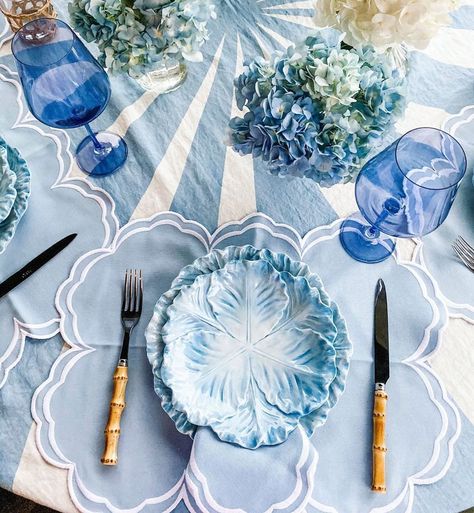 https://www.instagram.com/p/CB0GzPApevG/?utm_medium=share_sheet Blue Stemware, White Table Settings, Grand Millennial, Beautiful Table Settings, Neutral Colour Palette, Decanters, Placemat Sets, Beautiful Table, Table Set