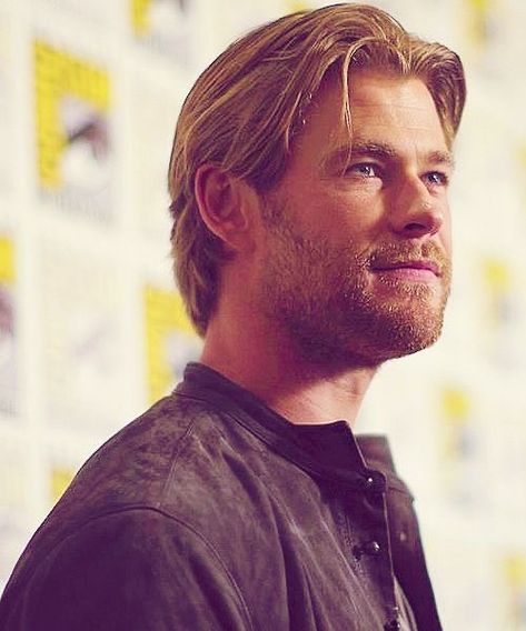 Chris Hemsworth Hair Medium, Thor Haircut, Chris Hemsworth Ghostbusters, Chris Hemsworth Haircut, Hemsworth Haircut, Chris Hemsworth Beard, Chris Hemsworth Family, Chris Hemsworth Body, Chris Hemsworth Gif