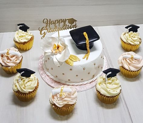 Torta personalizada, tortas de grado, cupcakes grado Architecture Cake, Congratulations Cake, Graduation Desserts, Graduation Party Cake, Backyard Birthday Parties, Graduation Party Diy, Graduation Cupcakes, Graduation Balloons, Graduation Cake