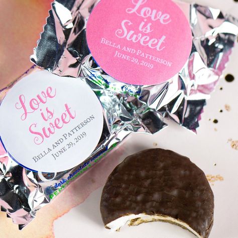 These personalized York Peppermint Patties make for delicious wedding favors  #YorkPeppermintPattyFavors #PersonalizedWeddingFavors #MintChocolateWeddingFavors York Peppermint Patties, Elegant Wedding Ideas, After Dinner Mints, York Peppermint Patty, Dinner Mints, Edible Favors, Peppermint Patty, Chocolate Wedding Favors, Godiva Chocolate