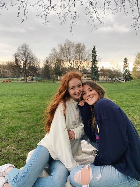 Red Head And Brunette Friends, Ginger And Brunette Friends Aesthetic, Redhead Girlfriend, Brunette Aesthetic, We Are Best Friends, Girl With Brown Hair, Ginger Girls, Lily Evans, Girls Uniforms