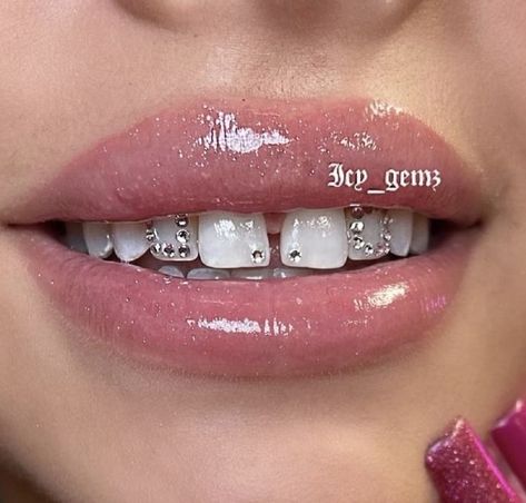 Gap Teeth Jewelry, Tooth Gap Jewelry, Tooth Gems With Gap, Tooth Gems Front Teeth, Tooth Gems On Gap Teeth, Teeth Gaps Aesthetic, Gap Tooth, Teeth Gems, Pretty Teeth