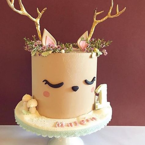 🌸 Work by | Trabajo de | Trabalho de @yulia.kedyarova . #weddingcake #instacake #fondantdesign #cakedesign #buttercream #fondantcake… Deer Baby Shower Cake, Fawn Cake, Deer Birthday Party, Deer Birthday, Deer Cakes, Deer Baby Showers, Xmas Cake, Birthday Cakes For Women, Animal Cakes