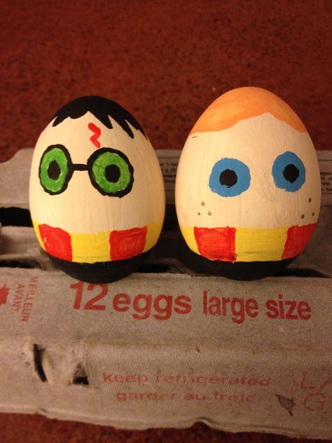 Harry Potter Easter Eggs, Harry Potter And Ron Weasley, Easter Egg Competition Ideas, Harry Potter And Ron, Diy Kitchen Gifts, Egg Character, Painted Easter Eggs, Egg Ideas, Easter Egg Art