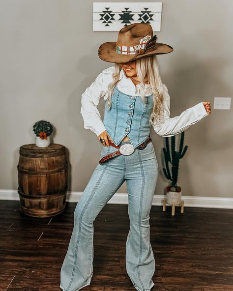 Denim on Denim styled look 👖🩵    It’s such a simple look! Just throw a plain long sleeve under a denim vest and add jeans. Add your accessories you wish with some boots.     It’s a very simple and easy style to put together! I use to get hung up on the denims matching but I see so many rock the total mismatched ones.    Style yourself a denim on denim look. 🩵 Comment “DENIM5” for outfit deets 💌  .  .  .  #denimondenimondenim #jeanfashion #rodeoqueen #fashionmodelshoot #leatherfashionista #cus... Western Denim Outfit, Western Aesthetic Outfits, Denim Jumpsuit Outfit, Western Costume, Nashville Outfit, Denim On Denim Looks, Western Costumes, Nashville Outfits, Western Outfit