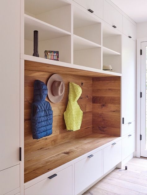 Contemporary Mudroom, Cupboard Design Wardrobe, Bedroom Cupboard Ideas, Entryway Interior, Latest Cupboard Designs, Contemporary Remodel, Built In Dresser, Mudroom Design, Wall Closet