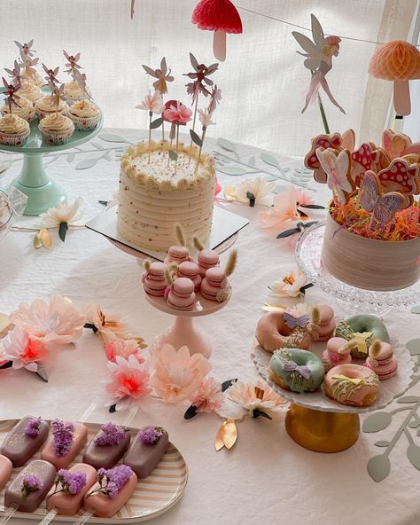 Garden Cupcakes, Fairy Food, Fairy Garden Birthday Party, 1st Birthday Girl Decorations, Garden Party Birthday, Half Birthday, Garden Birthday, Fairy Birthday, Fairy Parties