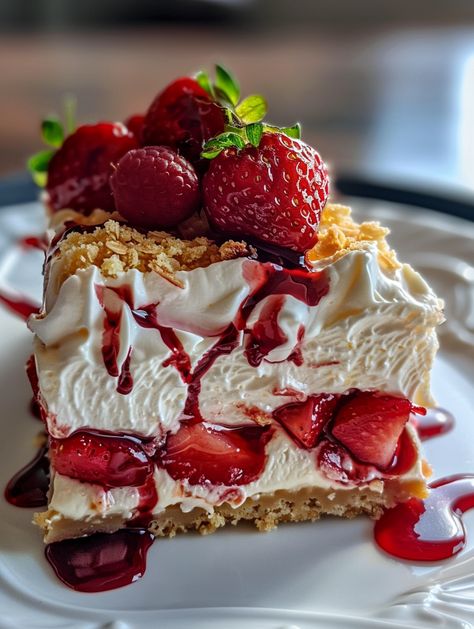 Strawberry Cheesecake Lasagna, Cheesecake Lasagna, 100 Cupcakes, Food Art Ideas, Strawberry Pudding, Lasagna Ingredients, Strawberry Preserves, Delicious Deserts, Baked Strawberries