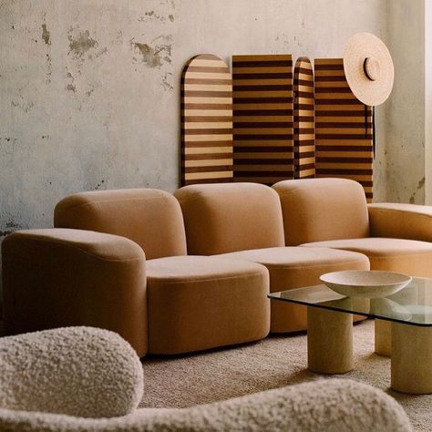 ELLE Decoration (@elledecoration_nl) • Instagram-foto's en -video's Decorative Wood Pieces, Sarah Ellison, Dark Brown Sofas, Brown Sofa Living Room, Timber Veneer, Local Furniture, Brown Sofa, Furniture Designer, Design Milk