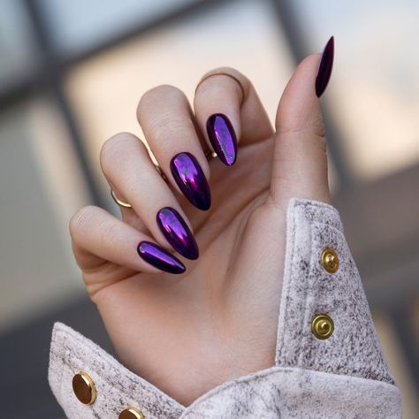 @mythefashion Black With Purple Chrome Nails, Purple Nails Holographic, Dark Purple Nails With Chrome, Metalic Purple Nail, Dark Purple Chrome Nails Almond, Deep Purple Chrome Nails, Purple Monochromatic Nails, Full Chrome Nails, Plum Chrome Nails