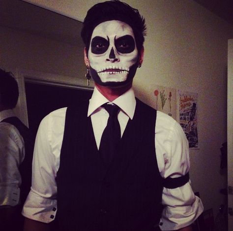 Skeleton makeup from a bartender Halloween costume. By Kelsey McLemee Mafia Costume, Skeleton Makeup, Skeleton Halloween, Halloween Skeletons, Halloween Makeup, Halloween Costume, Skeleton, Halloween Face Makeup, Casino